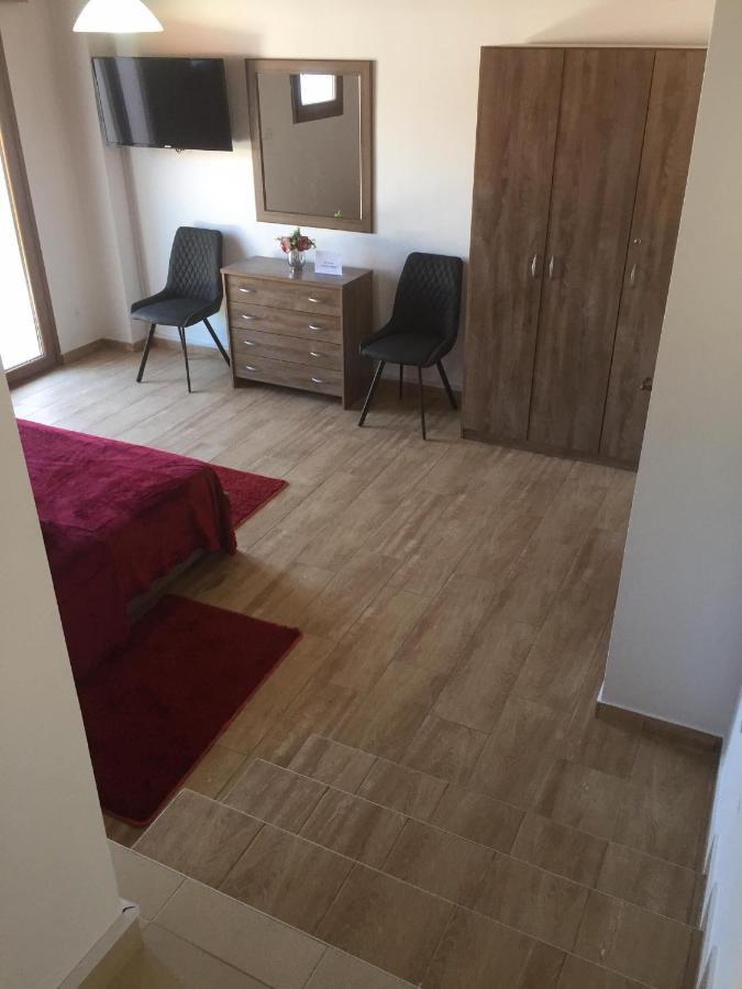 Love Holiday Suite 1 Tris Elies Экстерьер фото