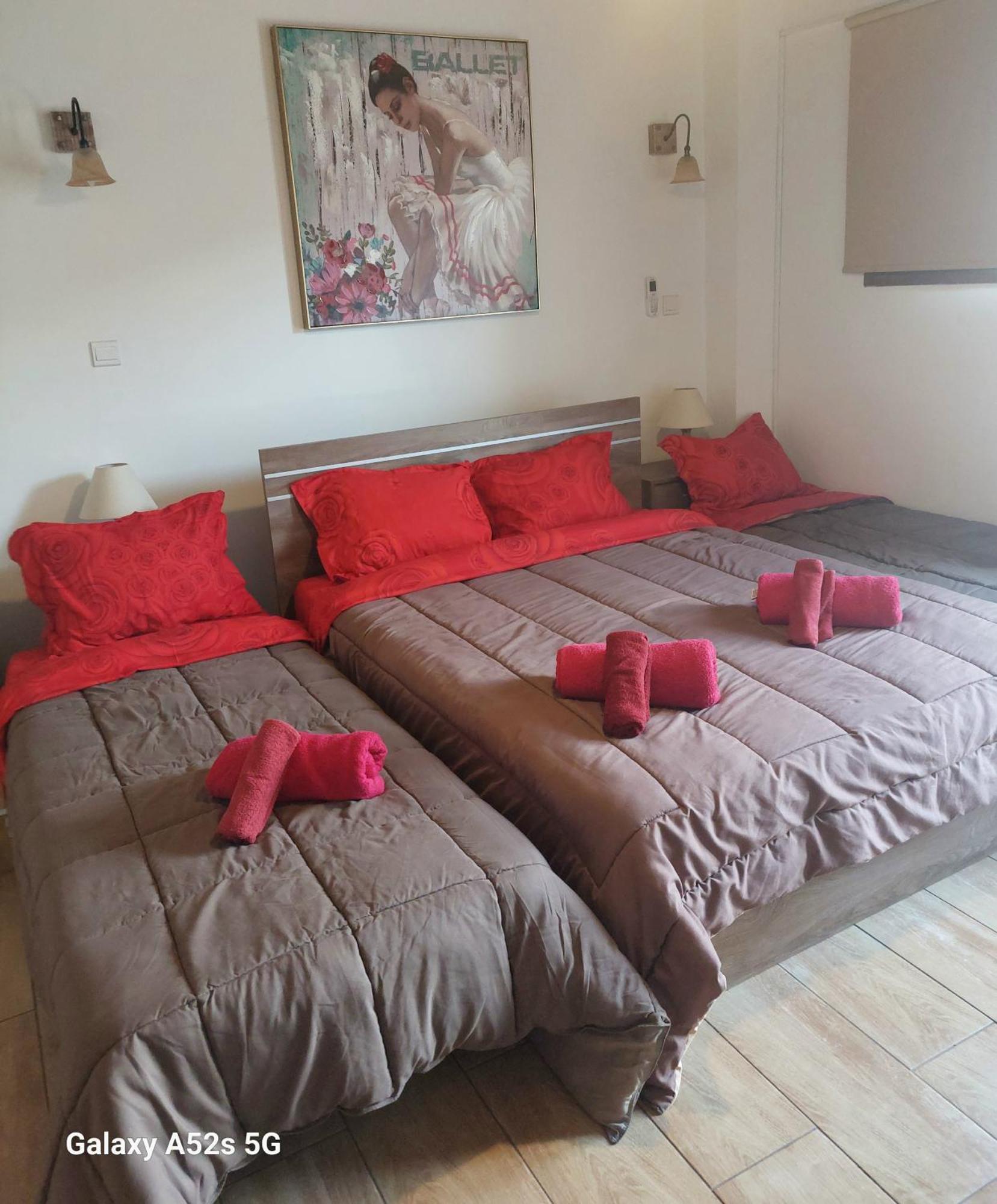 Love Holiday Suite 1 Tris Elies Экстерьер фото